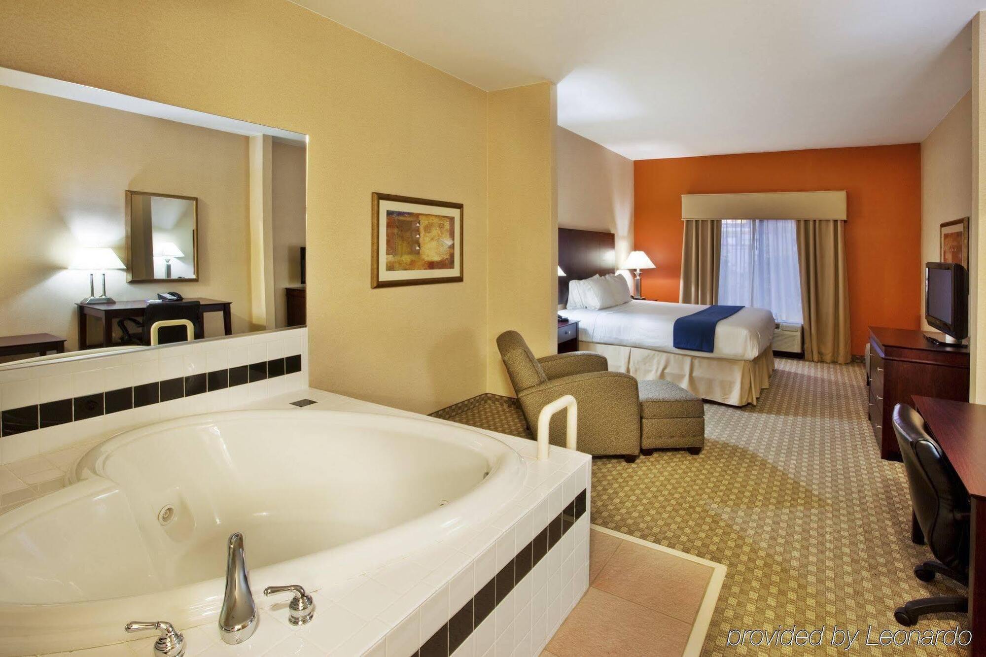 Express & By Ihg Hotel 3*
